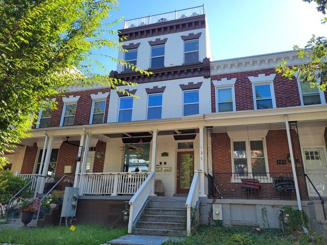 Building Photo - 127 Quincy Pl NE