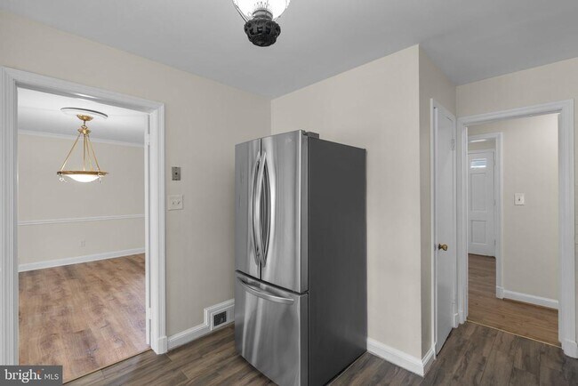 Building Photo - 5617 Knollwood Rd