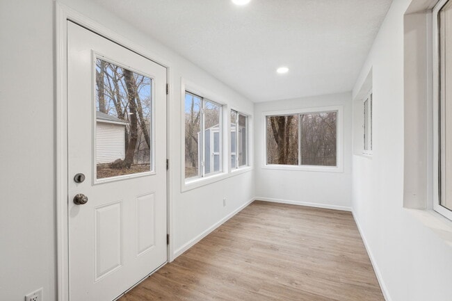 Building Photo - 1033 Bluff Ave E