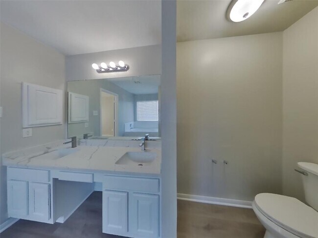 Building Photo - 3607 Lakeaires Ln