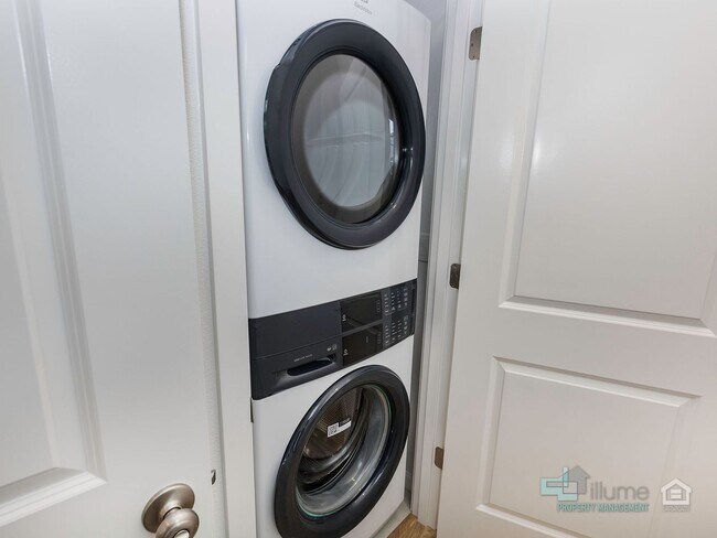 Building Photo - Bright 2-Bedroom, 2.5-Bathroom Home in Hillsboro