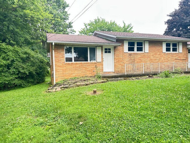 Primary Photo - 3574-3576 Kidron Road