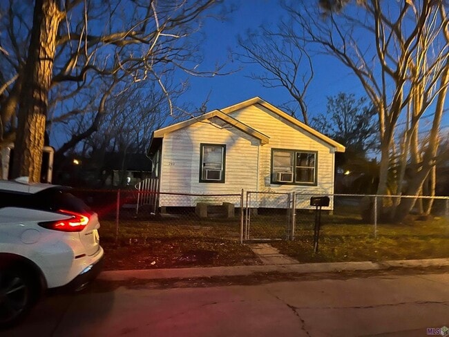 Building Photo - 240 Boudreaux St