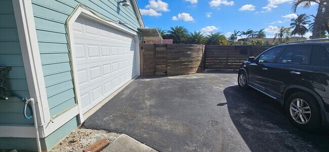 Building Photo - 15030 SW 155th Ter