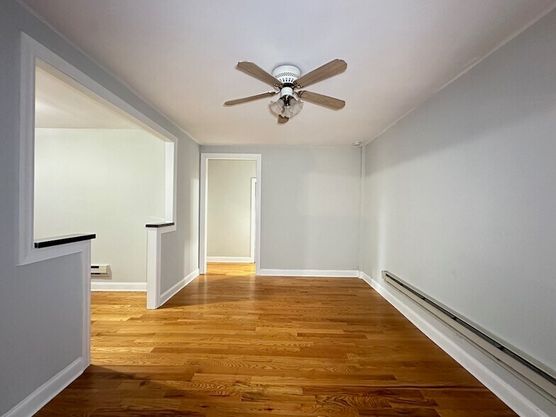 Building Photo - 3737 N Pine Grove Ave