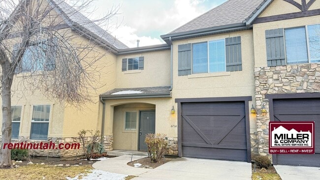 Building Photo - Beautiful townhouse in The Cottages at 9th!