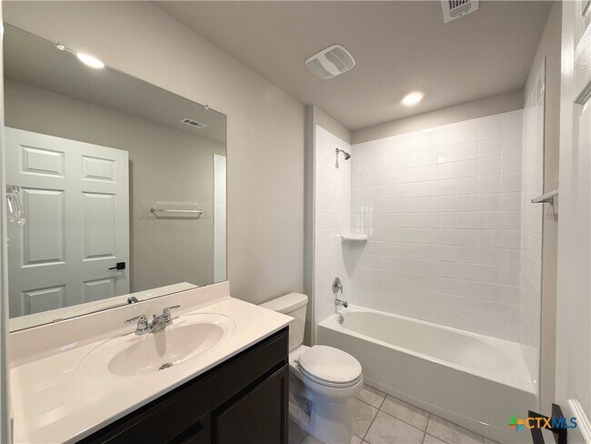 Building Photo - 4902 Vivien St