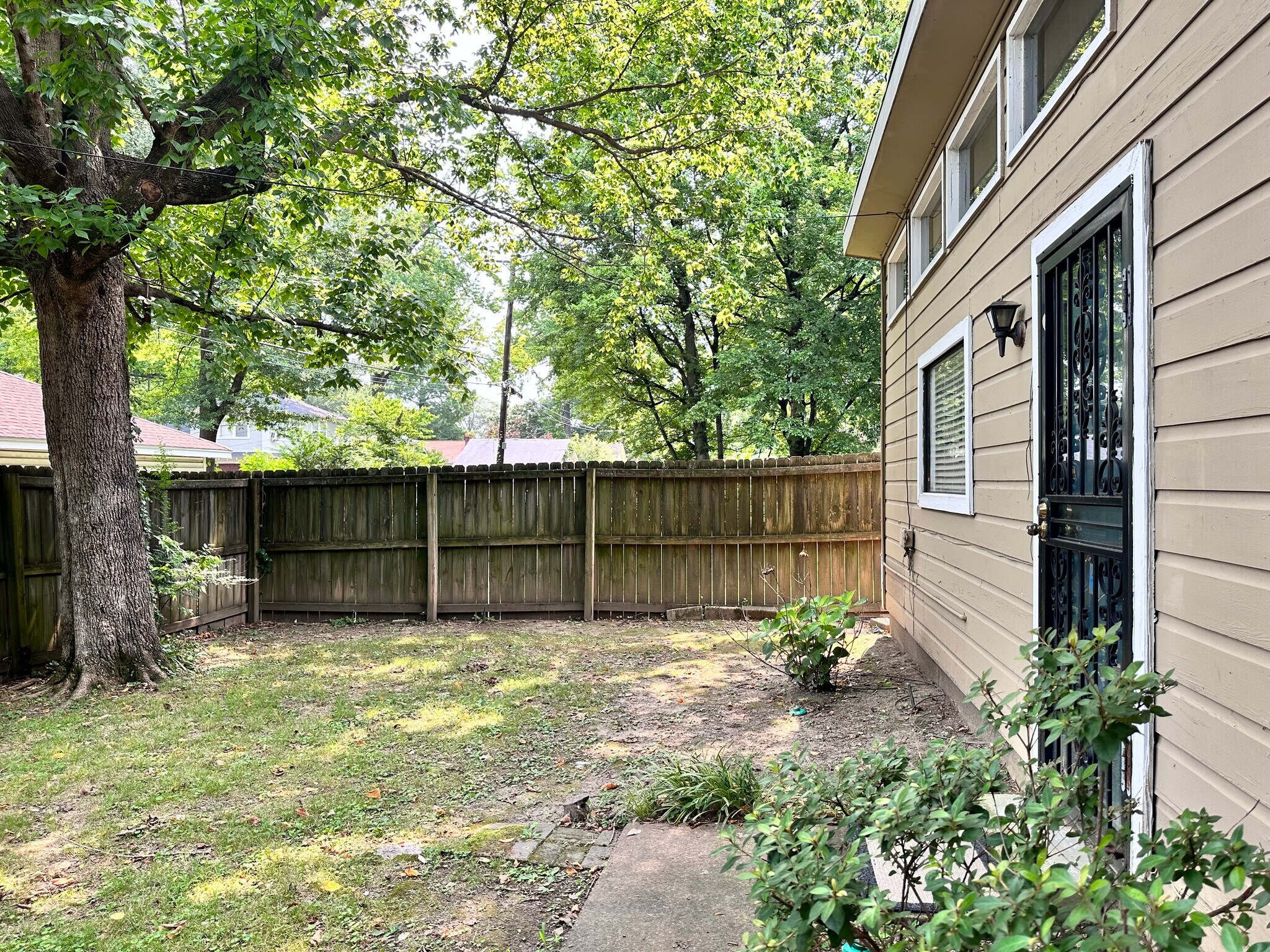 Building Photo - 1742 N Parkway