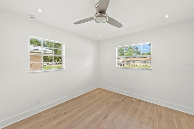 Building Photo - 4714 W Oakellar Ave