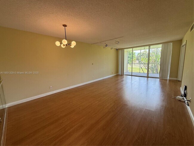 Building Photo - 3351 S Palm Aire Dr