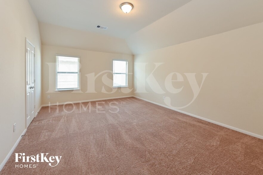 Building Photo - 10502 Lake of the Ozarks Dr