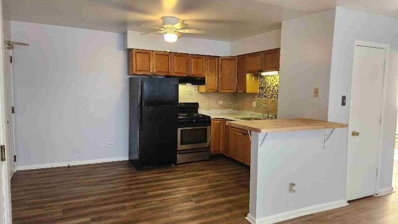 Building Photo - 4117-4123 Lindenwood Dr
