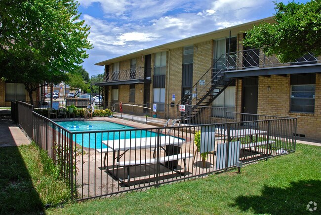 Pool - Allandell Apartments