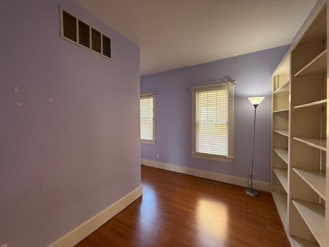 Building Photo - WEST END! 3 bed/ 2 bath