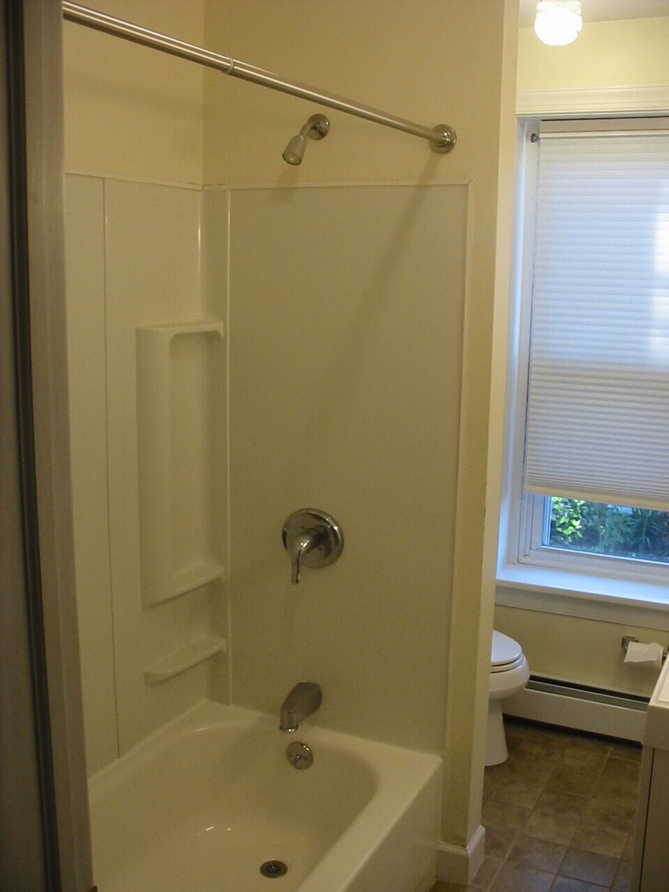 Shower & tub - 121 Gay St