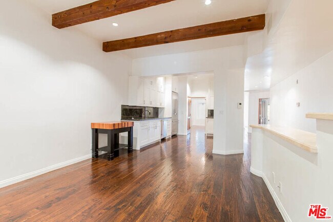 Building Photo - 15500 W Sunset Blvd