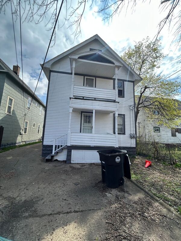 Building Photo - 2932 E 118th St