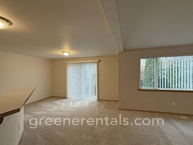 Building Photo - 3 Bed 2.5 Bath Townhouse in Lancaster off ...