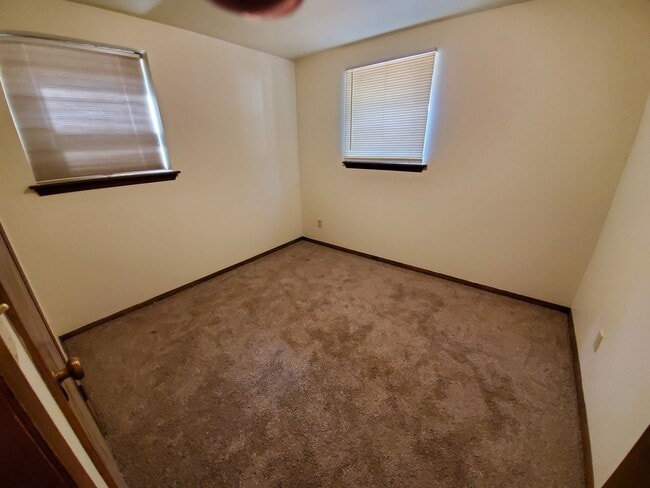 Building Photo - Spacious 3 Bedrooms 2 Baths Townhome Available