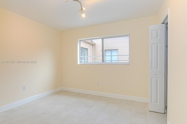 Building Photo - 5698 W 25th Ct