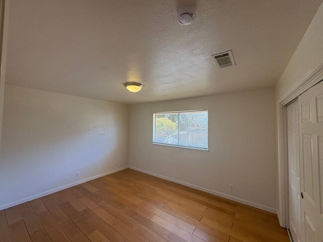 Building Photo - NW Reedley Home Near Shopping Center Rent ...