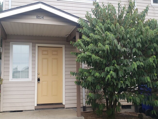Primary Photo - Wonderful townhouse in East Portland! rent...