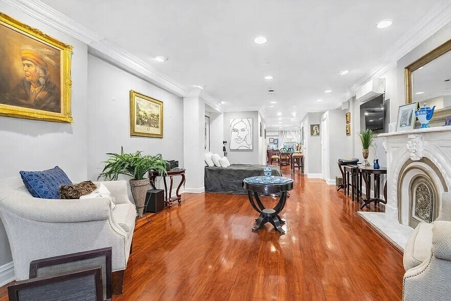 Building Photo - 163 E 71st St