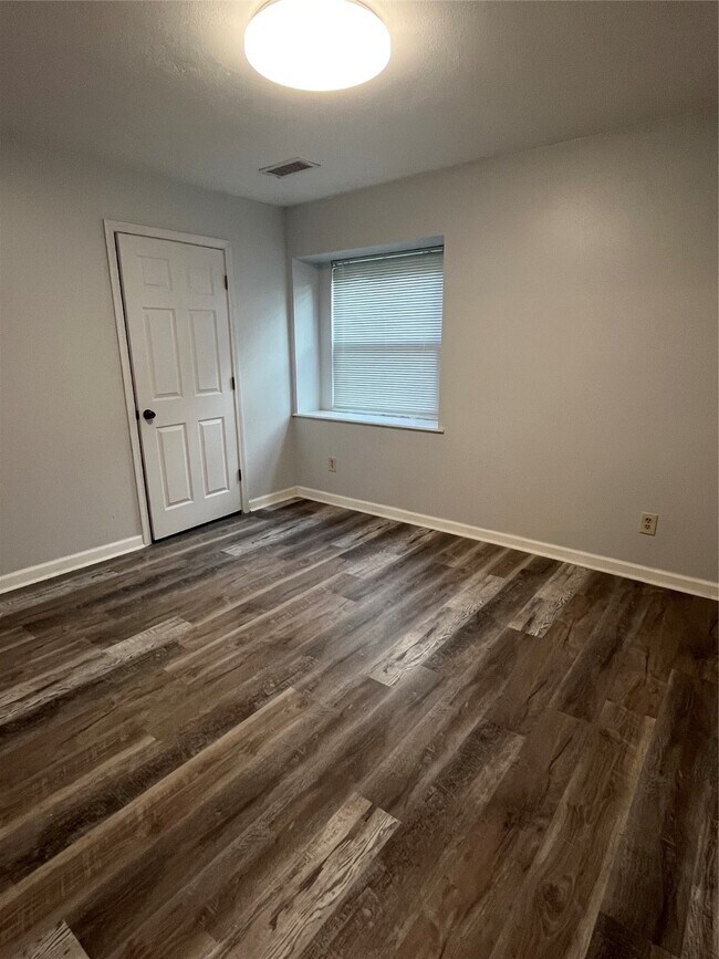 Building Photo - 5730 Cartagena St