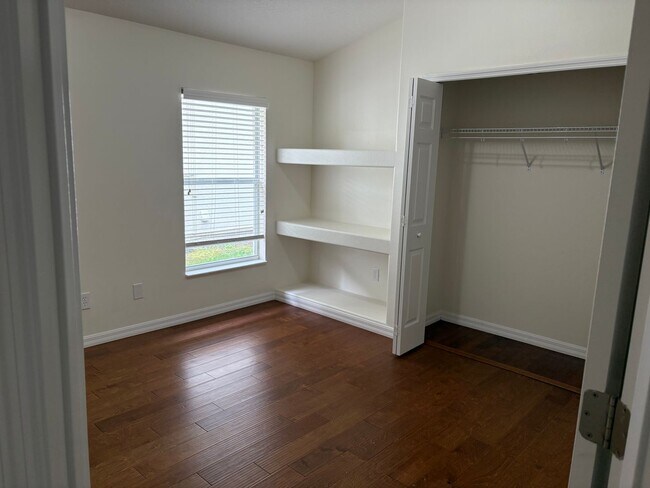 Building Photo - Gated community in quiet subdivision