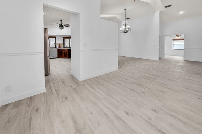 Building Photo - 7619 Silver Woods Ct