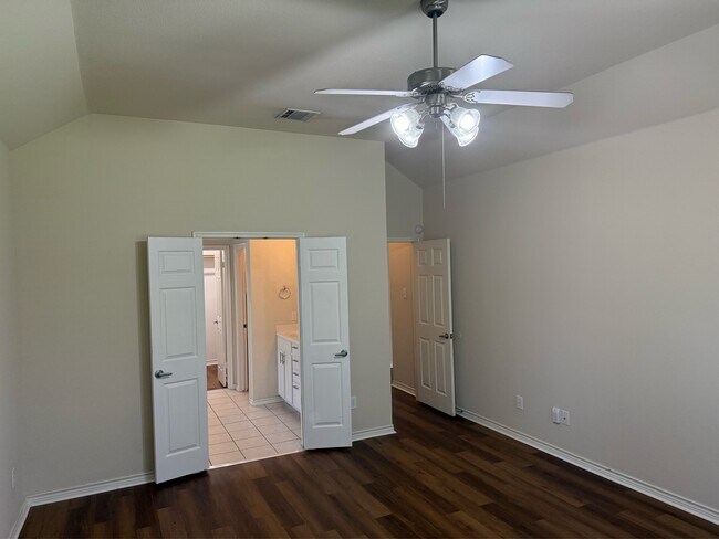 Building Photo - 9720 Colonywood Dr
