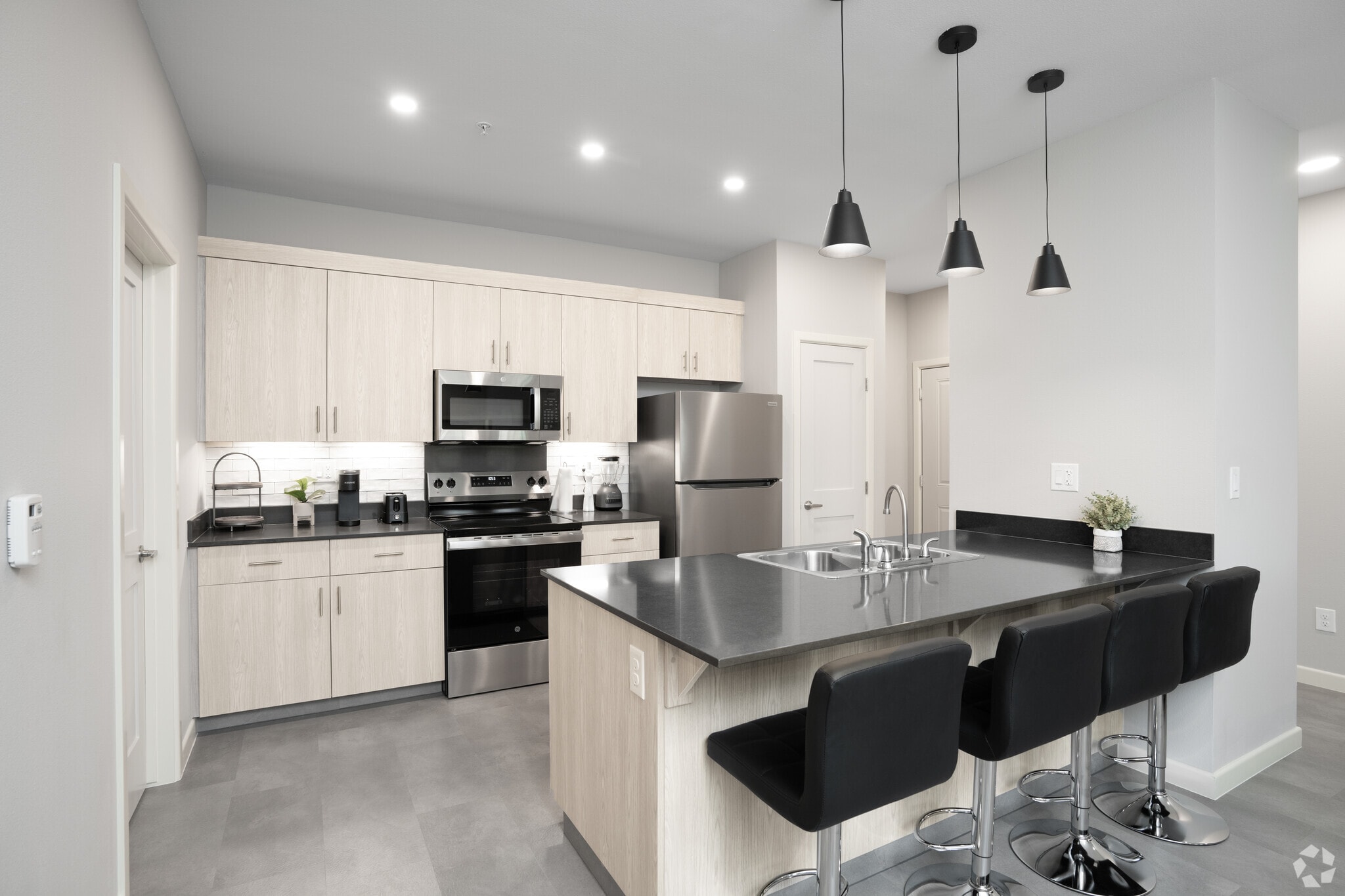 1BR, 1BA - 945SF - Kitchen - Palma Vista Apts