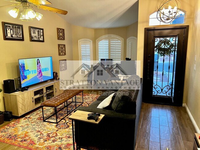 Building Photo - 4682 W Oakland St