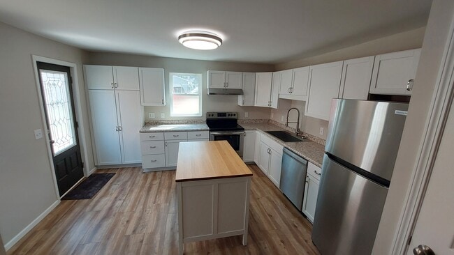 Building Photo - 204 6th Ave