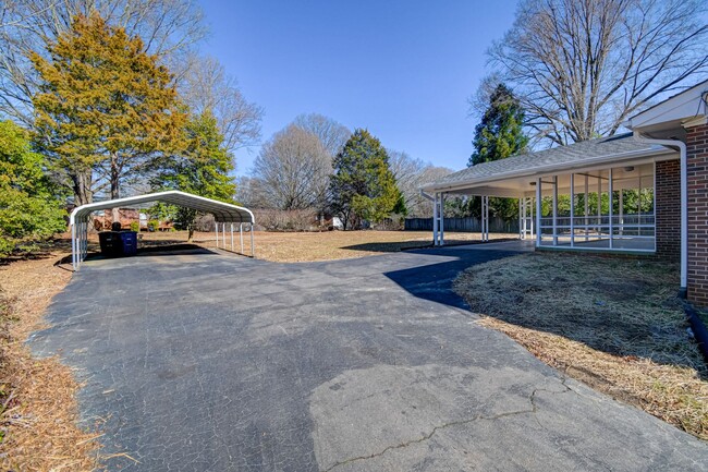 Building Photo - 1465 Brookwood- 4 BR,2 Bth house