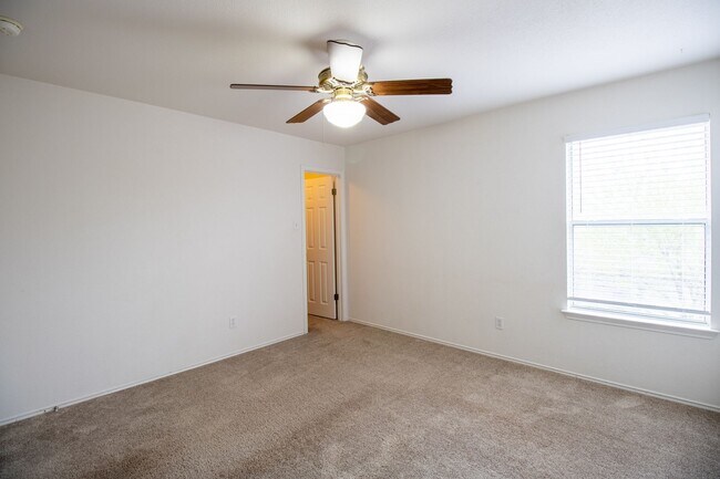 Building Photo - Gorgeous 4 bedroom, 3 bathrooms home in Pflugerville!!!