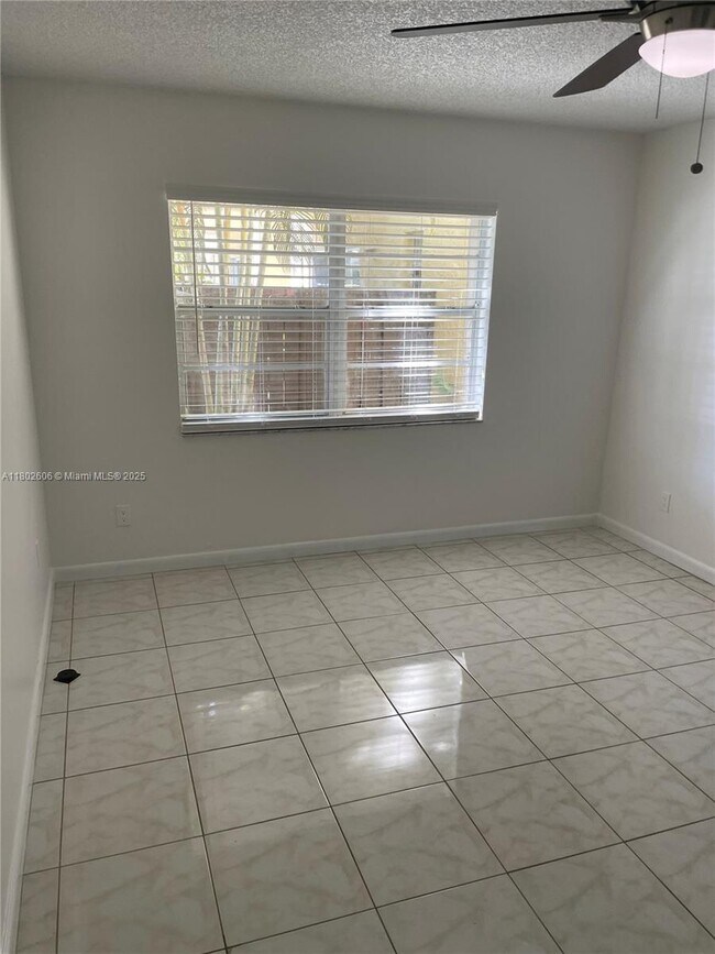Building Photo - 13726 SW 90th Ave