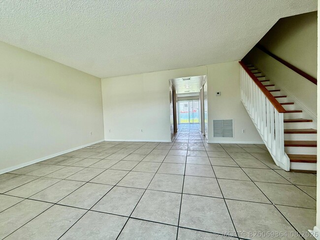 Building Photo - 343 Gulfstream Rd