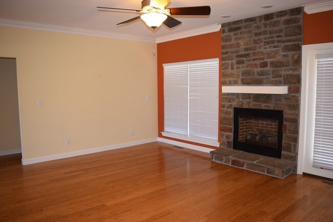 Building Photo - Gorgeous Home Located in Osage Hills Subdivision