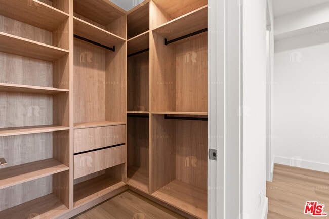 Building Photo - 1541 1/2 Hi Point St