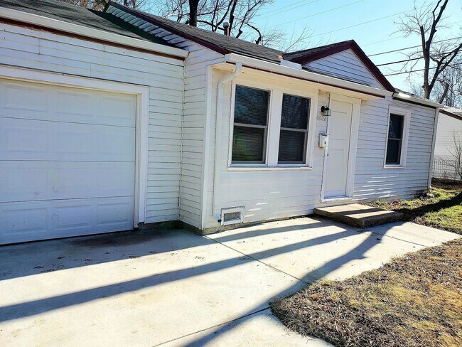 Building Photo - 4626 S Laclede St
