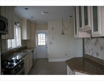 Building Photo - 219 Forest St