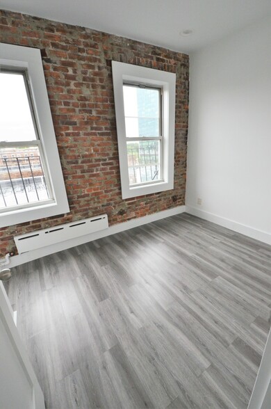 Building Photo - 80 Kilmarnock St