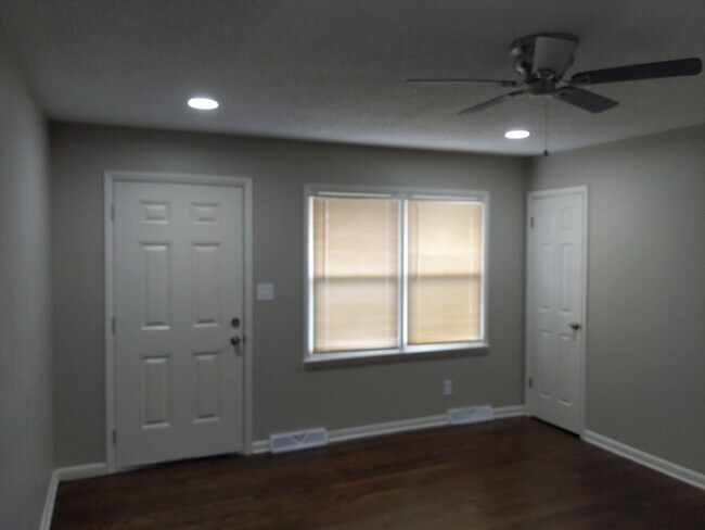 Building Photo - 145 S Oxford Ave Independence (Jackson Cou...