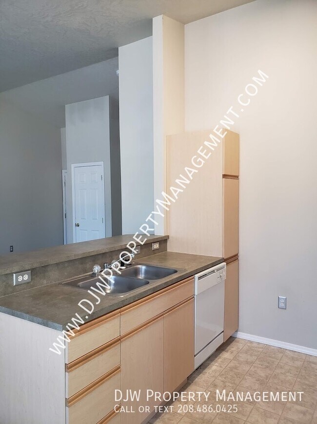 Building Photo - 188 N Avenger Ln
