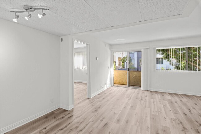 Interior Photo - 1394 Midvale Avenue,