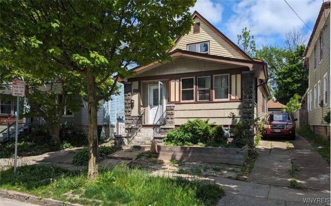 Primary Photo - 107 Hawley St