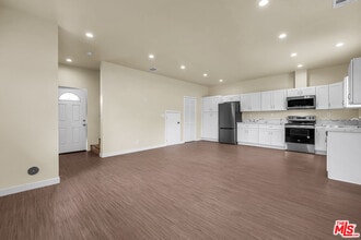 Building Photo - 6625 Duchess Dr