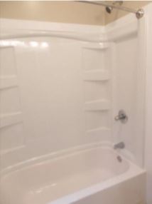 Bathtub/shower - 301 S West End Ave