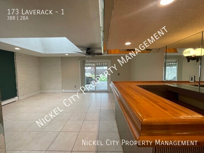 Building Photo - 173 Laverack-1